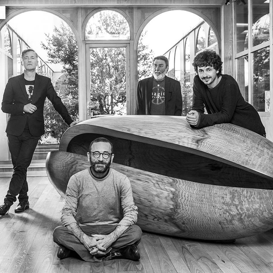 I Deproducers sono Vittorio Cosma, Gianni Maroccolo, Max Casacci e Riccardo Sinigallia, progetto inserito nel roster artisti di Ala Bianca.